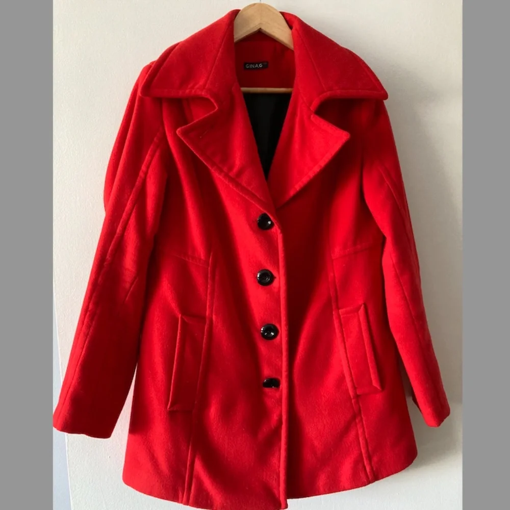 Red coat - Picture 1 of 9